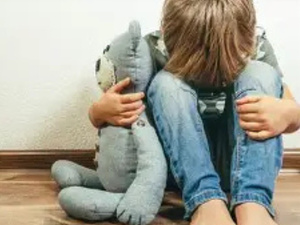 إشارات الحزن والقلق عند الأطفال: كيف نلاحظها وندعم صحتهم النفسية إشارات الحزن والقلق عند الأطفال: كيف نلاحظها وندعم صحتهم النفسية