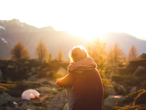 لماذا نصبح أكثر انتقائية مع الناس مع مرور السنوات؟ لماذا نصبح أكثر انتقائية مع الناس مع مرور السنوات؟