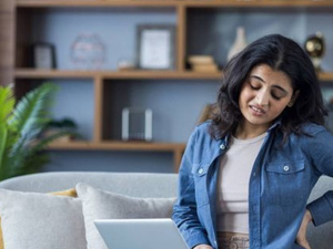 العمل عن بعد وآلام الظهر: كيف تحمي نفسك من مشاكل العمود الفقري العمل عن بعد وآلام الظهر: كيف تحمي نفسك من مشاكل العمود الفقري