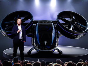 ​إيلون ماسك واعد بالسيارة الطائرة قبل نهاية 2025