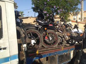 فاس.. توقيف 17 شخصًا بينهم موظفون عموميون متورطون في اختلاس أموال وسرقة سيارات بالمحجز البلدي بوجدة فاس.. توقيف 17 شخصًا بينهم موظفون عموميون متورطون في اختلاس أموال وسرقة سيارات بالمحجز البلدي بوجدة