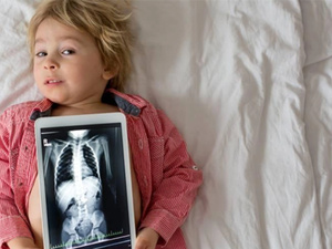 نيوزيلندا: جراحون ينقذون طفلاً ابتلع 100 مغناطيس اشتراها عبر الإنترنت