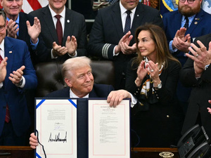 ترامب يوقع نهاية أطول شلل مالي في الولايات المتحدة