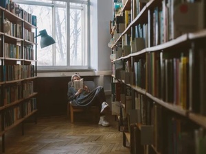 العلاج بالكتب.. وسيلة مبتكرة لتعزيز الصحة النفسية والرفاهية