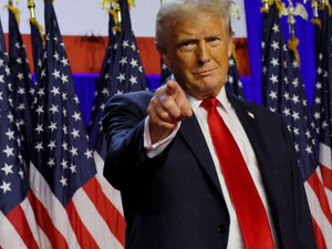 ترامب يحذر من عقوبات مشددة على أي دولة تتعامل مع روسيا ترامب يحذر من عقوبات مشددة على أي دولة تتعامل مع روسيا