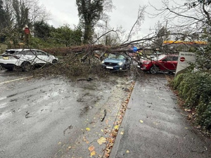 عاصفة "كلوديا" تتسبب في وفاة 3 أشخاص وإصابة العشرات بالبرتغال