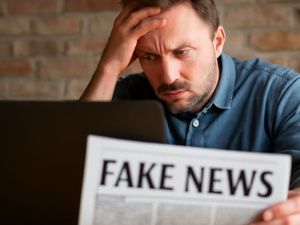 لماذا يقف دماغنا عاجزًا أمام الأخبار الزائفة