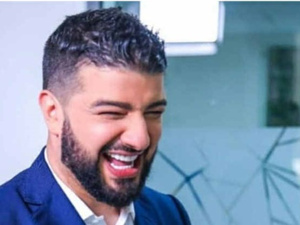 توقيف الكوميدي حمزة الفيلالي بسبب شيكات بدون رصيد… صويلح يكشف تفاصيل الأزمة ويدعو إلى التضامن توقيف الكوميدي حمزة الفيلالي بسبب شيكات بدون رصيد… صويلح يكشف تفاصيل الأزمة ويدعو إلى التضامن