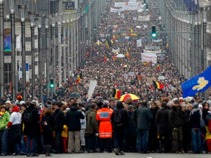 إضراب نقابي شامل في بلجيكا لمدة ثلاثة أيام احتجاجاً على إصلاحات الحكومة إضراب نقابي شامل في بلجيكا لمدة ثلاثة أيام احتجاجاً على إصلاحات الحكومة