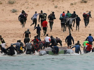 تفكيك شبكة تهريب معقدة بين المغرب وسبتة يكشف خارطة جديدة للهجرة غير النظامية تفكيك شبكة تهريب معقدة بين المغرب وسبتة يكشف خارطة جديدة للهجرة غير النظامية