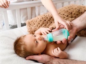 تسعة عادات يومية للرضع قد تهدد صحتهم في المستقبل تسعة عادات يومية للرضع قد تهدد صحتهم في المستقبل