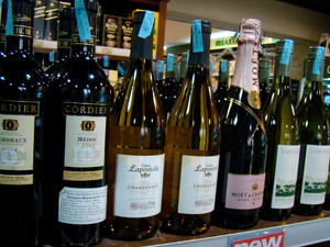 السعودية تتجه لافتتاح متاجر جديدة لبيع الكحول لغير المسلمين سنة 2026