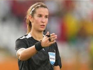 الحكمة الدولية بشرى كربوب تغادر الميادين… احتجاج صامت بصوت عال