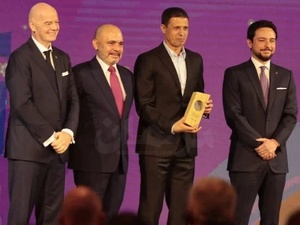 سلامي يتألق في العاصمة الأردنية.. حضور مغربي لافت في احتفال 75 عامًا من كرة القدم سلامي يتألق في العاصمة الأردنية.. حضور مغربي لافت في احتفال 75 عامًا من كرة القدم