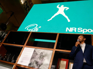 عائلة نيمار تستحوذ على العلامة التجارية لأسطورة كرة القدم بيليه عائلة نيمار تستحوذ على العلامة التجارية لأسطورة كرة القدم بيليه