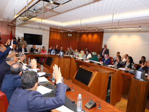 لجنة الداخلية تصادق بالأغلبية على تعديلات جوهرية تعيد تشكيل الإطار الحزبي والانتخابي