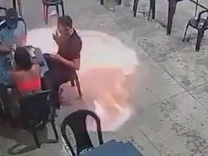 كارثة مروّعة على وشك الحدوث في محطة وقود بالبرازيل بسبب إشعال سيجارة