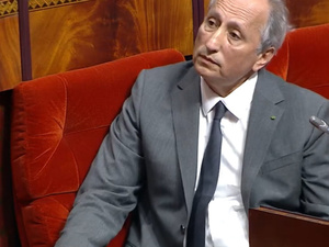 وزير التربية الوطنية بين الجدل وتضارب المصالح: عندما يتحول منصب استراتيجي إلى مصدر للارتباك وزير التربية الوطنية بين الجدل وتضارب المصالح: عندما يتحول منصب استراتيجي إلى مصدر للارتباك