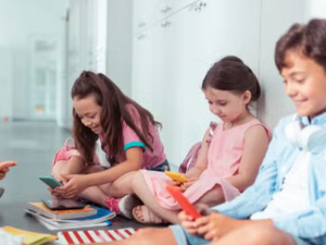 تربية الأطفال بدون صراخ: كيف يمكن للأغاني تحويل الواجبات المنزلية إلى متعة؟ تربية الأطفال بدون صراخ: كيف يمكن للأغاني تحويل الواجبات المنزلية إلى متعة؟