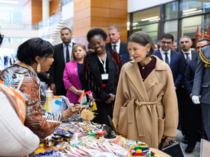 الأميرة للا مريم تدشن البازار التضامني للنادي الدبلوماسي بالرباط الأميرة للا مريم تدشن البازار التضامني للنادي الدبلوماسي بالرباط