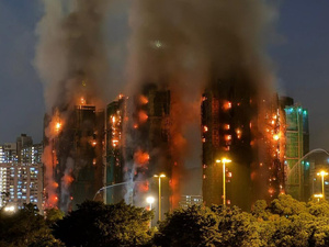 هونغ كونغ: الشرطة تؤكد سلامة 159 فرداً بعد الحريق الأكثر فتكاً منذ 1980 هونغ كونغ: الشرطة تؤكد سلامة 159 فرداً بعد الحريق الأكثر فتكاً منذ 1980