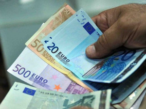 تحويلات المغاربة بالخارج تفوق 102 مليار درهم وسط اتساع ملحوظ للعجز التجاري تحويلات المغاربة بالخارج تفوق 102 مليار درهم وسط اتساع ملحوظ للعجز التجاري