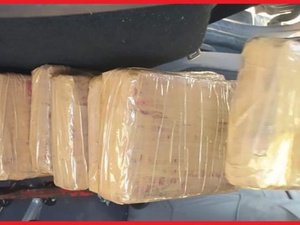 إحباط محاولة تهريب 12 كيلوغراماً من الكوكايين بمركز باب سبتة وتوقيف مشتبه فيه إحباط محاولة تهريب 12 كيلوغراماً من الكوكايين بمركز باب سبتة وتوقيف مشتبه فيه