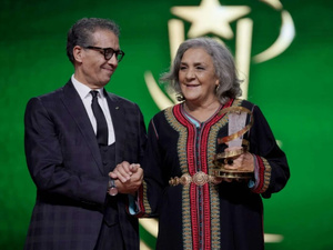 راوية تتوج بـ"النجمة الذهبية" في مهرجان مراكش الدولي راوية تتوج بـ"النجمة الذهبية" في مهرجان مراكش الدولي