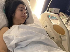 عملية تجميل فاشلة تُنهي المسيرة الفنية للمغنية التركية سونغول أوغوز وتثير جدلاً واسعاً حول سلامة الإجراءات الطبية عملية تجميل فاشلة تُنهي المسيرة الفنية للمغنية التركية سونغول أوغوز وتثير جدلاً واسعاً حول سلامة الإجراءات الطبية