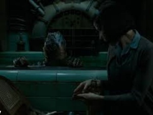 «شكل الماء».. حين يتحوّل الخيال إلى مرآة للإنسان في سينما غييرمو ديل تورو