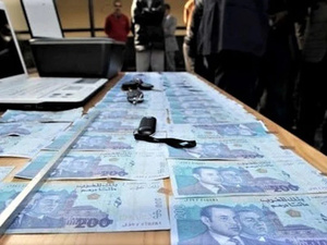 تعزيز المراقبة الجمركية ومكتب الصرف بمطارات المغرب لمواجهة تهريب الأموال مع اقتراب احتفالات نهاية السنة تعزيز المراقبة الجمركية ومكتب الصرف بمطارات المغرب لمواجهة تهريب الأموال مع اقتراب احتفالات نهاية السنة