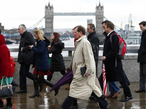بريطانيا تعيد رسم سياسات التشغيل لمواجهة أزمة بطالة الشباب