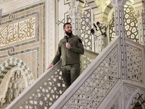 السوريون يحتفلون بالذكرى السنوية الأولى لإطاحة الأسد وسط تحديات كبيرة أمام السلطة الانتقالية السوريون يحتفلون بالذكرى السنوية الأولى لإطاحة الأسد وسط تحديات كبيرة أمام السلطة الانتقالية