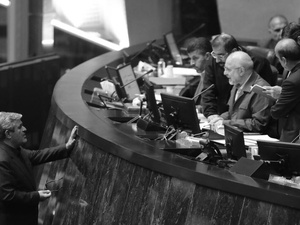 برلمان إيران يتحول إلى ساحة صراع وانهيار اقتصادي غير مسبوق