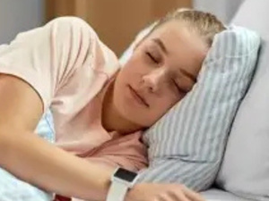 دراسة أمريكية: الالتزام بمواعيد نوم ثابتة يخفض ضغط الدم ويحمي القلب