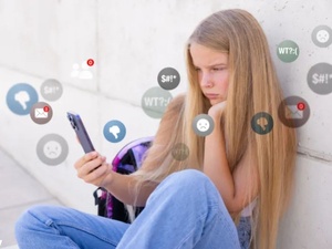 عدد الساعات ماشي هو المعيار.. كيفاش نعرفو المراهق اللي مدمن على وسائل التواصل؟