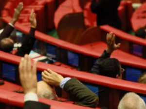 مجلس المستشارين يصادق بالإجماع على تعديل قانون الحالة المدنية لتبسيط إجراءات تغيير الأسماء مجلس المستشارين يصادق بالإجماع على تعديل قانون الحالة المدنية لتبسيط إجراءات تغيير الأسماء