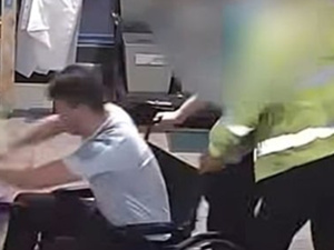 شاب بريطاني يدعى ديفي براون يُحكم بالسجن ثلاث سنوات بعد سرقة متعمدة مدفوعة بالاحتيال شاب بريطاني يدعى ديفي براون يُحكم بالسجن ثلاث سنوات بعد سرقة متعمدة مدفوعة بالاحتيال