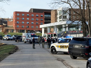 إطلاق نار في جامعة كنتاكي ستيت يسفر عن مقتل طالب وإصابة آخر بجروح خطيرة إطلاق نار في جامعة كنتاكي ستيت يسفر عن مقتل طالب وإصابة آخر بجروح خطيرة