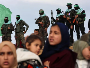 حركة حماس تلمّح إلى تعديل موقفها العسكري في قطاع غزة