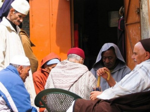 متقاعدو الطبقتين الدنيا والمتوسطة… حين تتحول سنوات العطاء إلى انتظار بطيء للإنهاك متقاعدو الطبقتين الدنيا والمتوسطة… حين تتحول سنوات العطاء إلى انتظار بطيء للإنهاك