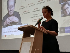 طنجة تفتح نافذة على أمستردام: "بصمات" يحتفي بالشعر الهولندي المهاجر ويكرّم قامة ريمكو كمبرت