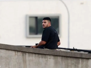 حادث إطلاق نار في سيدني… مسلم ينقذ محتفلين بعيد “حانوكا” ويمنع كارثة أكبر حادث إطلاق نار في سيدني… مسلم ينقذ محتفلين بعيد “حانوكا” ويمنع كارثة أكبر