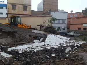 هطول أمطار غزيرة يتسبب بانهيار سور مدرسة بالدار البيضاء هطول أمطار غزيرة يتسبب بانهيار سور مدرسة بالدار البيضاء