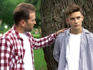 لماذا نتمسك بمن رحلوا عن حياتنا؟ لماذا نتمسك بمن رحلوا عن حياتنا؟