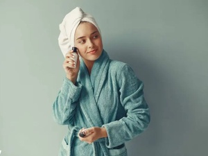 نصائح العناية بالبشرة في الشتاء: الترطيب، الحماية، والتغذية