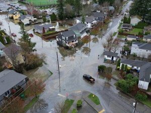 فيضانات ورياح عاتية تضرب ولاية واشنطن وأوريغون وتتسبب بانقطاع الكهرباء فيضانات ورياح عاتية تضرب ولاية واشنطن وأوريغون وتتسبب بانقطاع الكهرباء