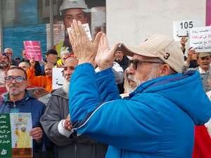 متقاعدو وأرامل “ليدك” يواصلون وقفاتهم الاحتجاجية للمطالبة بإنصافهم متقاعدو وأرامل “ليدك” يواصلون وقفاتهم الاحتجاجية للمطالبة بإنصافهم