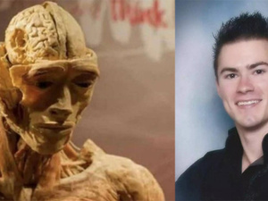 صدمة أم أمريكية في متحف "Real Bodies" بعد اكتشاف جثة تشبه ابنها الراحل صدمة أم أمريكية في متحف "Real Bodies" بعد اكتشاف جثة تشبه ابنها الراحل