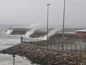 العاصفة إميليا: اضطرابات كبيرة في صادرات المغرب من المنتجات الطازجة نحو أوروبا العاصفة إميليا: اضطرابات كبيرة في صادرات المغرب من المنتجات الطازجة نحو أوروبا